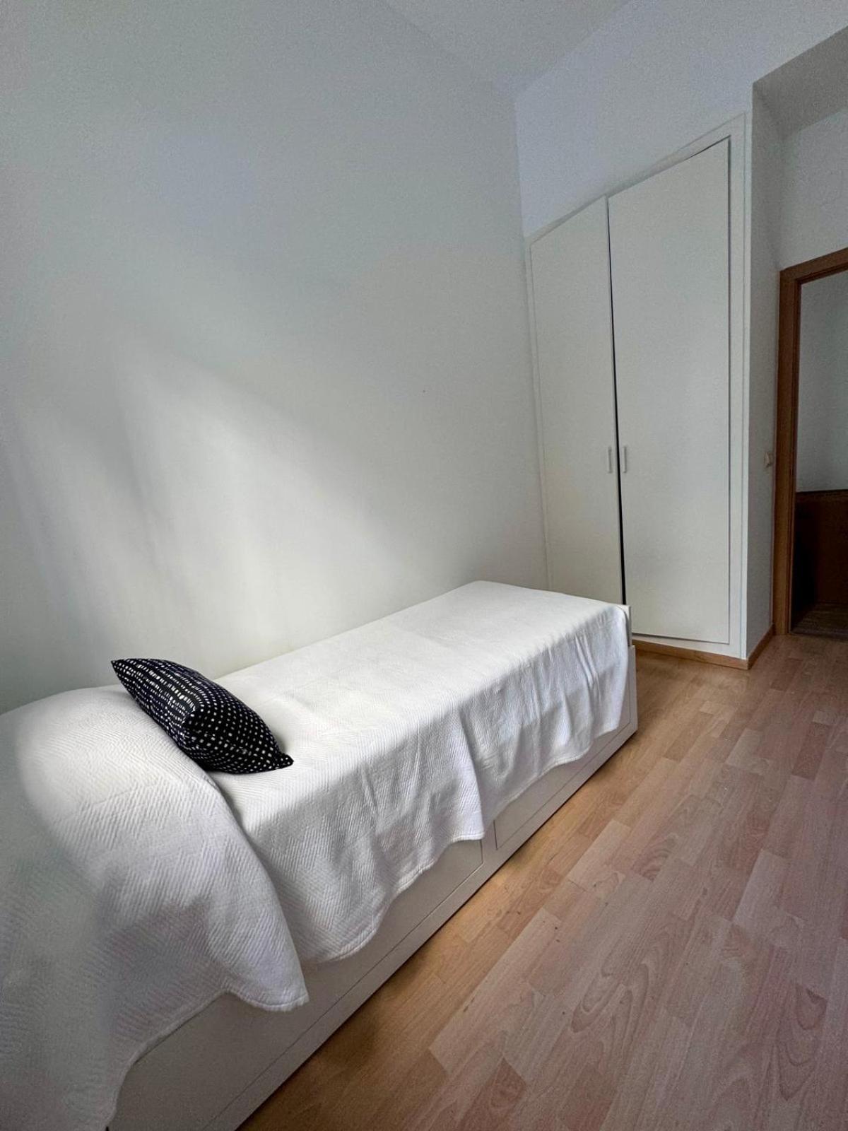 Pamis Apartament Sants, Barcelona Exteriör bild