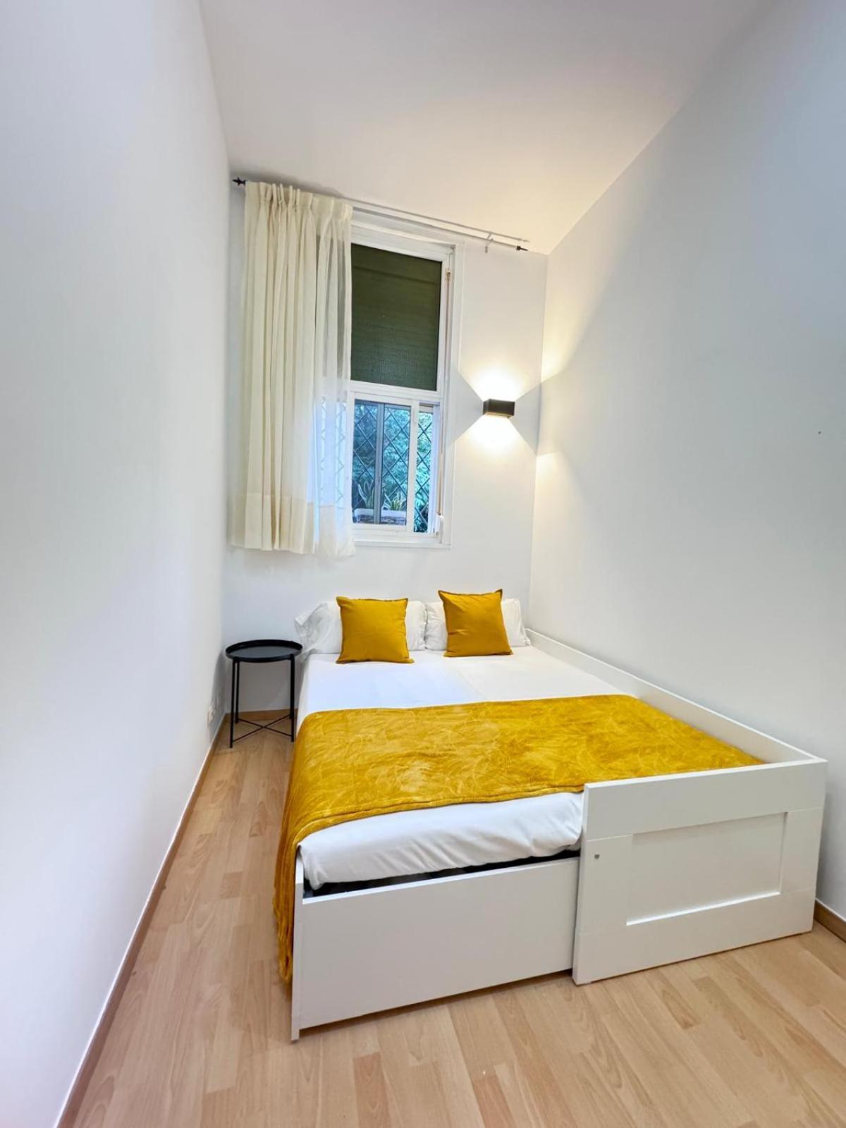 Pamis Apartament Sants, Barcelona Exteriör bild